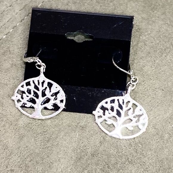 Silver Tree of Life Cut Out Clip Closure Dangle Earrings NEW - Picture 2 of 4